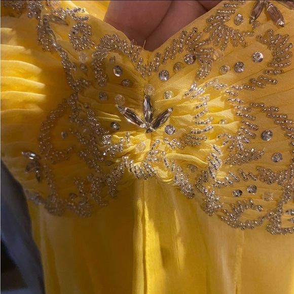 JS Boutique flowy formal dress. Yellow chiffon. Two dresses - 8 & 4. - Picture 4 of 11